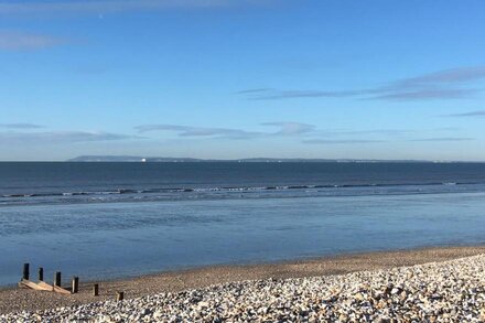 Wonderful home 2min walk to Beach on private beach road, close to West Wittering