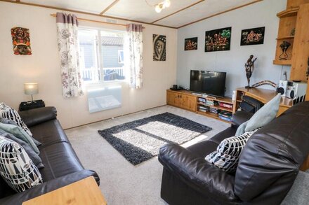 LODGE 17 SILVERDALE, pet friendly, with a garden in Carnforth