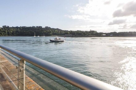 CLARENCE RIVERSIDE, ROYAL WILLIAM YARD, romantic in Plymouth