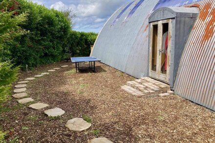 Creative Art cottage in unique timber Studio