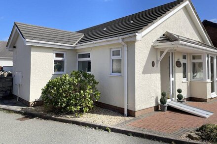 SEAGULL COTTAGE, family friendly, with a garden in Trearddur Bay