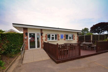 Delightful chalet based on broadside chalet park, Norfolk,near the broads & sea