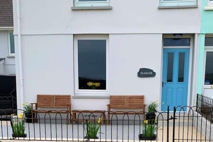 Lovely house on the beach front in Llansteffan