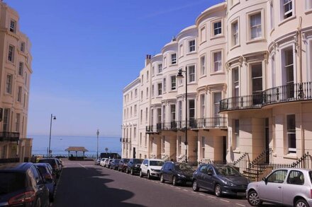 Elegant 2 bedroom Regency apartment with secluded garden. Sea views. Sleeps 4