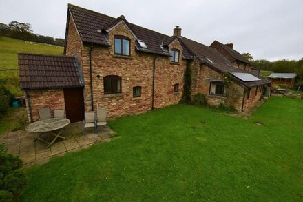 Mendips View Country Cottage, Dog friendly. Free use of Swimming Pool and Gym