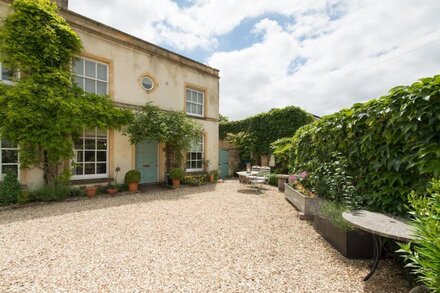 Comfortable 3 Bed Mews House In Central Cirencester In The Cotswolds, England