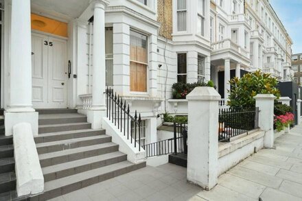 Lovely 3 Bedroom apartment in Londons Earls Court