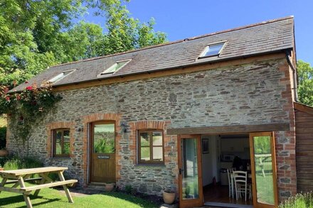 Converted barn, area of outstanding natural beauty, 1 mile from surfing beach