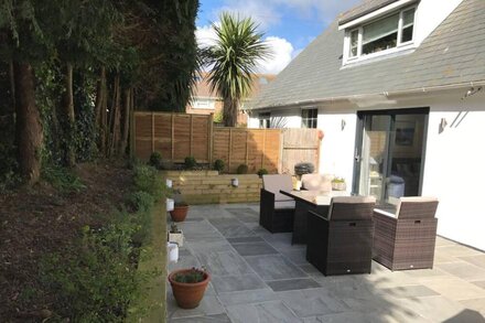 Refurbished Contemporary Garden Apartment - with large sunny patio and parking