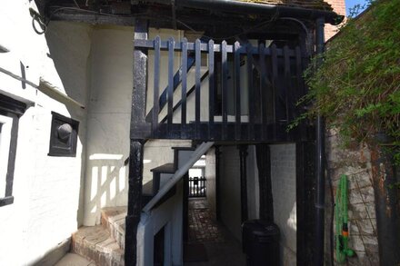 Old Town Bolthole a romantic retreat for two, Hastings, East Sussex