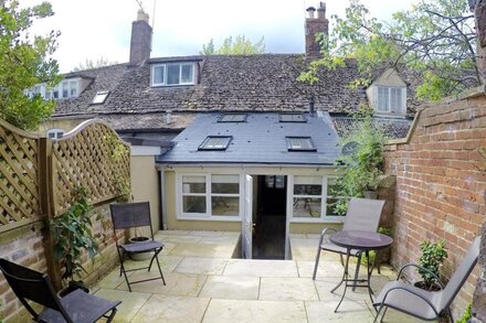 Stunning Grade II listed cottage on Vineyard Street in the heart of Winchcombe.