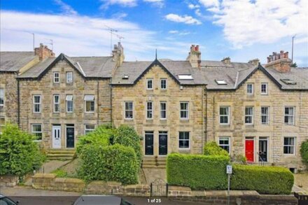 Beautiful 4 bed Townhouse - Central Harrogate/ HIC!