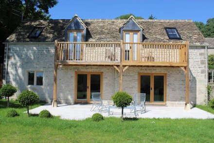 Tranquil Luxury Barn, panoramic views, newly refurbished -  organic farm (2A2C)