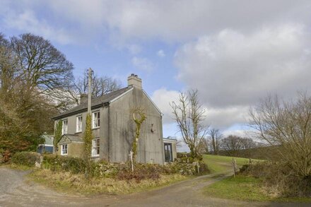 BRIMPTS COTTAGE, pet friendly, character holiday cottage in Dartmeet