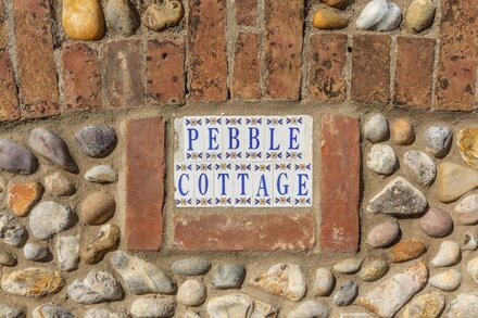 A super cottage enjoying amazing far reaching views of the marshes.