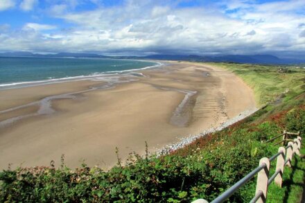 Cosy cottage set within Harlech's historic seaside resort