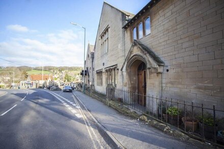 Quirky Converted Chapel Nr. Bath (Sleeps 18, WiFi, Hen-Dos Allowed)