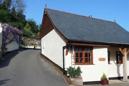 Charming Character Cottage in Picturesque Village 5 * rated