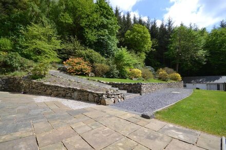 Spacious, detached & private Lakeland hideaway near Cark / Cartmel