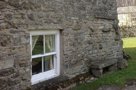 Cissy's Cottage A Cosy 18th Century Stone Built cottage, Nestled Under The Fell