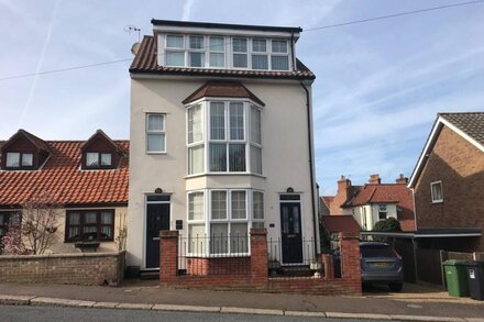 Spacious, light1 bedroomed Upper Apartment. <br>The upper Bakery. <br>Cromer Norfolk<br>