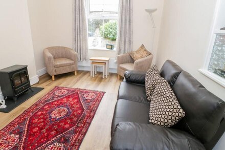 1 CASTLE ROW, pet friendly, country holiday cottage in Beaumaris