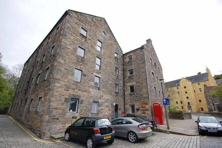 Apartment In Central Edinburgh, Scotland, In The Picturesque Dean Village