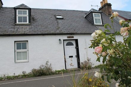 Delightful Historic Fishermans Cottage By The Sea In Lovely Conservation Area