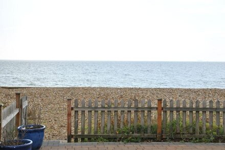 A Modern Stylish House Designed To Fully Enjoy Its Wonderful Seafront Position