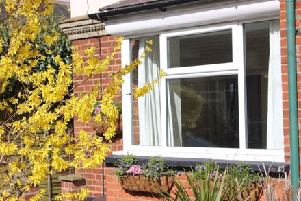 Charming Character Cottage with pretty garden a Stone's Throw From Southwold.