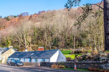 Renovated lochside cottage nr Fort William & Glencoe (sleeps 4-6)