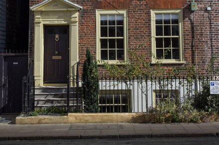 Cullen House a Gorgeous Grade II listed Georgian Town House