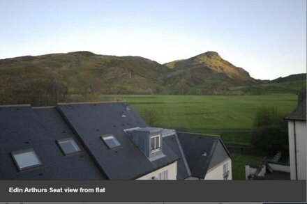 Apartment by Holyrood with splendid views