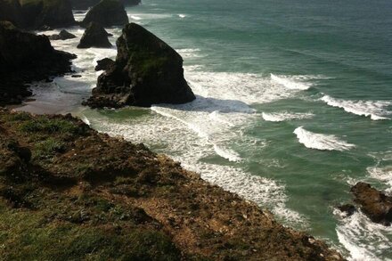 Ground floor apartment in Mawgan Porth with sea views, sleeps 4, dog friendly.