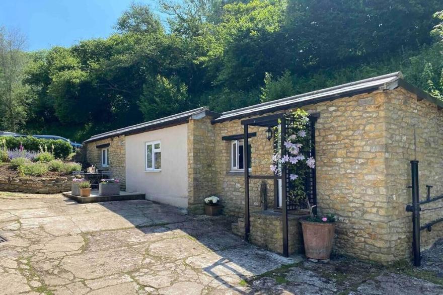 Romantic hideaway cottage, near Bridport, Dorset