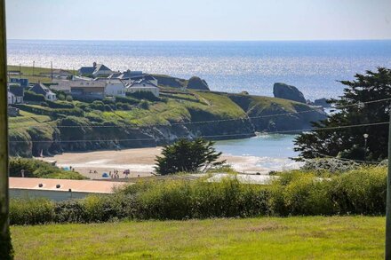 Stunning house overlooking Porthcothan Bay, Sea views, Sauna, 600m from beach