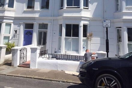 ☆The Seaside House ☆ Sleeps 9 ☆+3 cot beds ☆ Parking☆