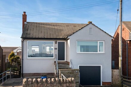 Best Sea Views- The Beach House, Beadnell, Northumberland - Fabulous Sea Views