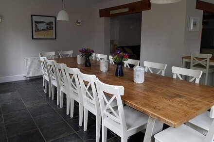 Georgian Farm House  5 mins walk from a great sandy beach- sleeps 16