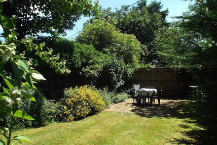 Lovely 4* cottage in quiet rural location, close to Henley-on-Thames & Marlow