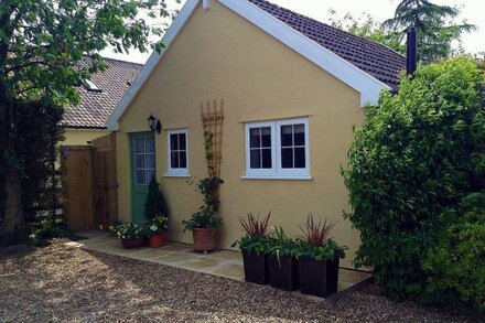 Detached cosy cottage for 2 in rural Suffolk countryside