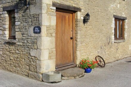 3 bedroom converted barn between Corsham and Lacock and 10 miles from Bath