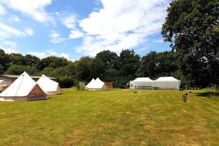 Beautiful Rural location. Glamping. London from 1 hour. Book 1- 6 tents.