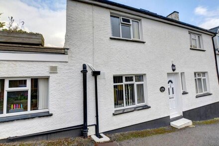 Wogan Cottage - Two Bedroom House, Sleeps 4