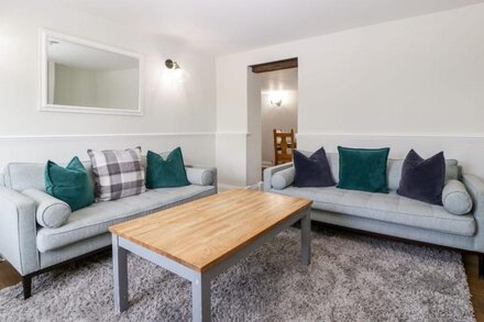 SOMERSET HOUSE, pet friendly, with hot tub in Middlezoy