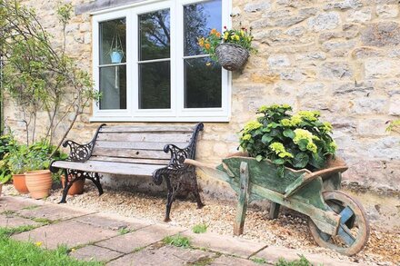 Beautiful, Quiet, Countryside Cottage in the foothills of the Cotswolds