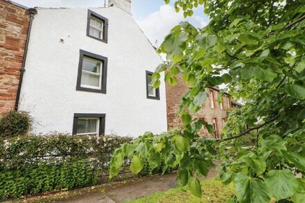 PINE COTTAGE, with open fire in Appleby-In-Westmorland