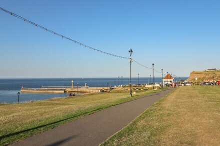 BRAM'S LAIR, pet friendly, country holiday cottage in Whitby