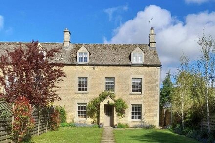 Darly Cottage - Beautiful Grade 11 listed house