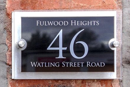 No1 Fulwood Heights-stylish flat nr Hosp